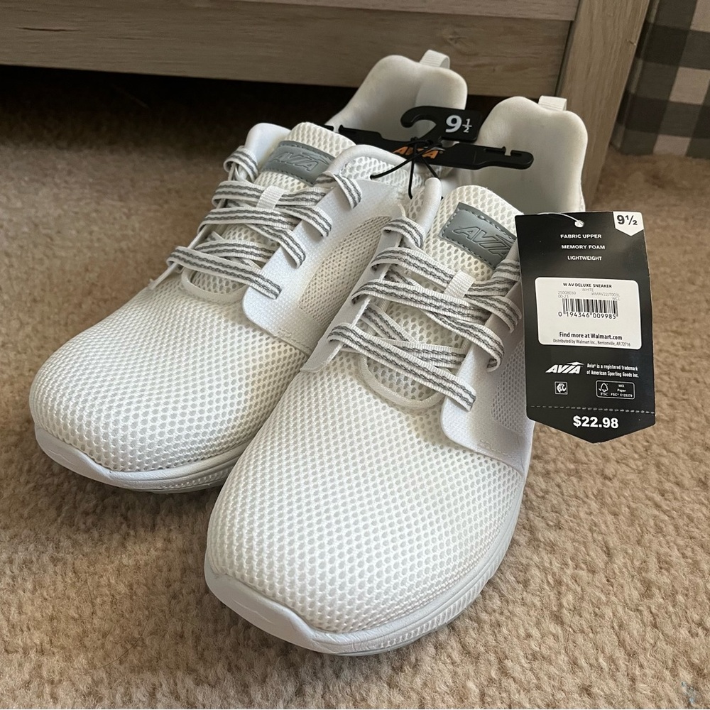 Avia Womens Deluxe Sneaker in White